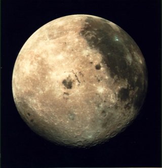 Moon.jpg (17203 bytes)
